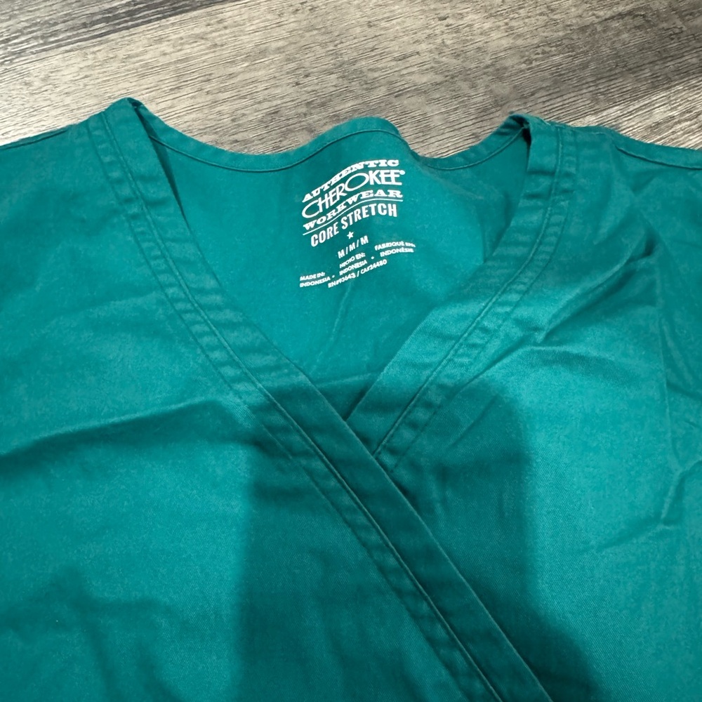 Cherokee Core Stretch Scrub Top in Green